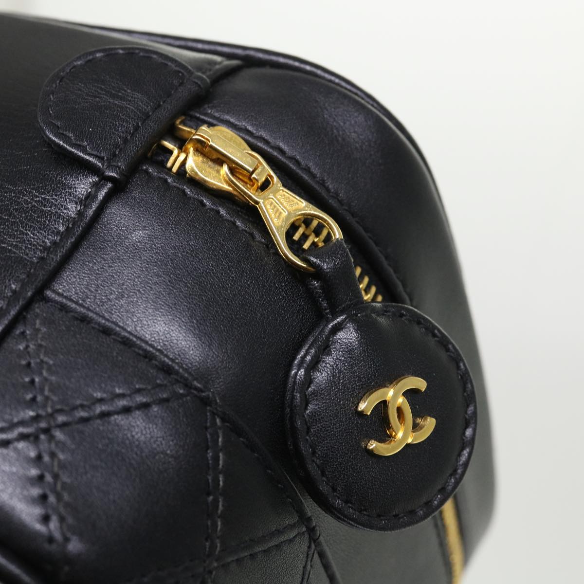CHANEL Vanity Cosmetic Pouch Lamb Skin Beige CC Auth 49478A