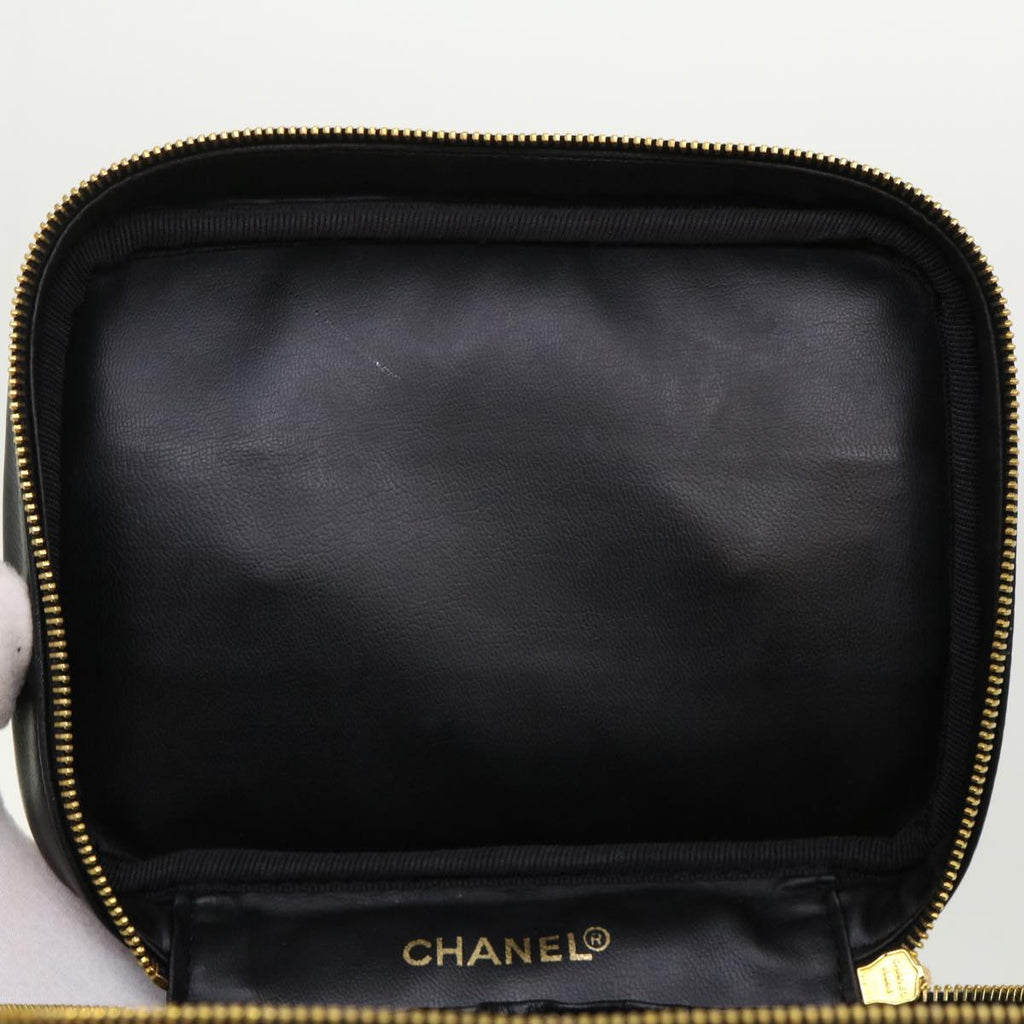 CHANEL Vanity Cosmetic Pouch Lamb Skin Beige CC Auth 49478A