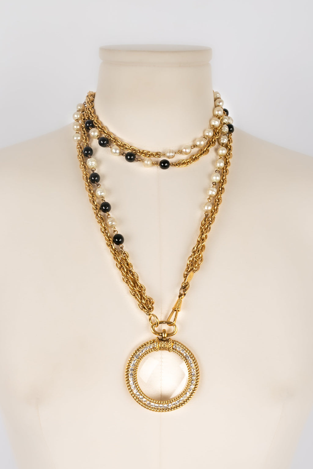 Collier loupe Chanel