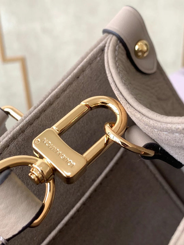 Louis Vuitton Luxury Bags 2536