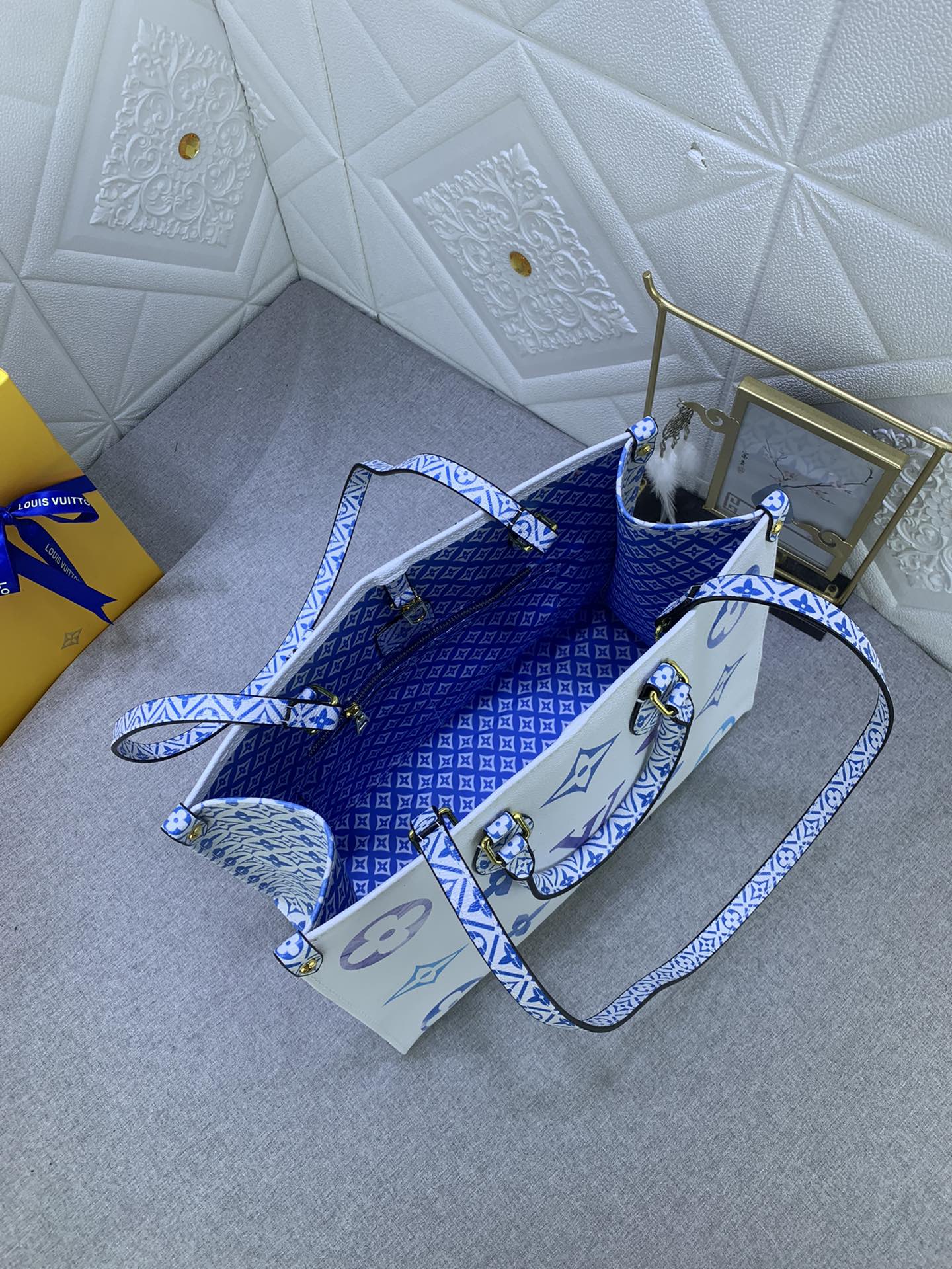 Luxury Bags Louis Vuitton  819