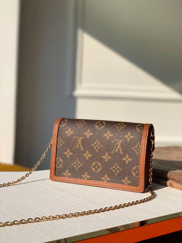 Louis Vuitton Luxury Bags 2604