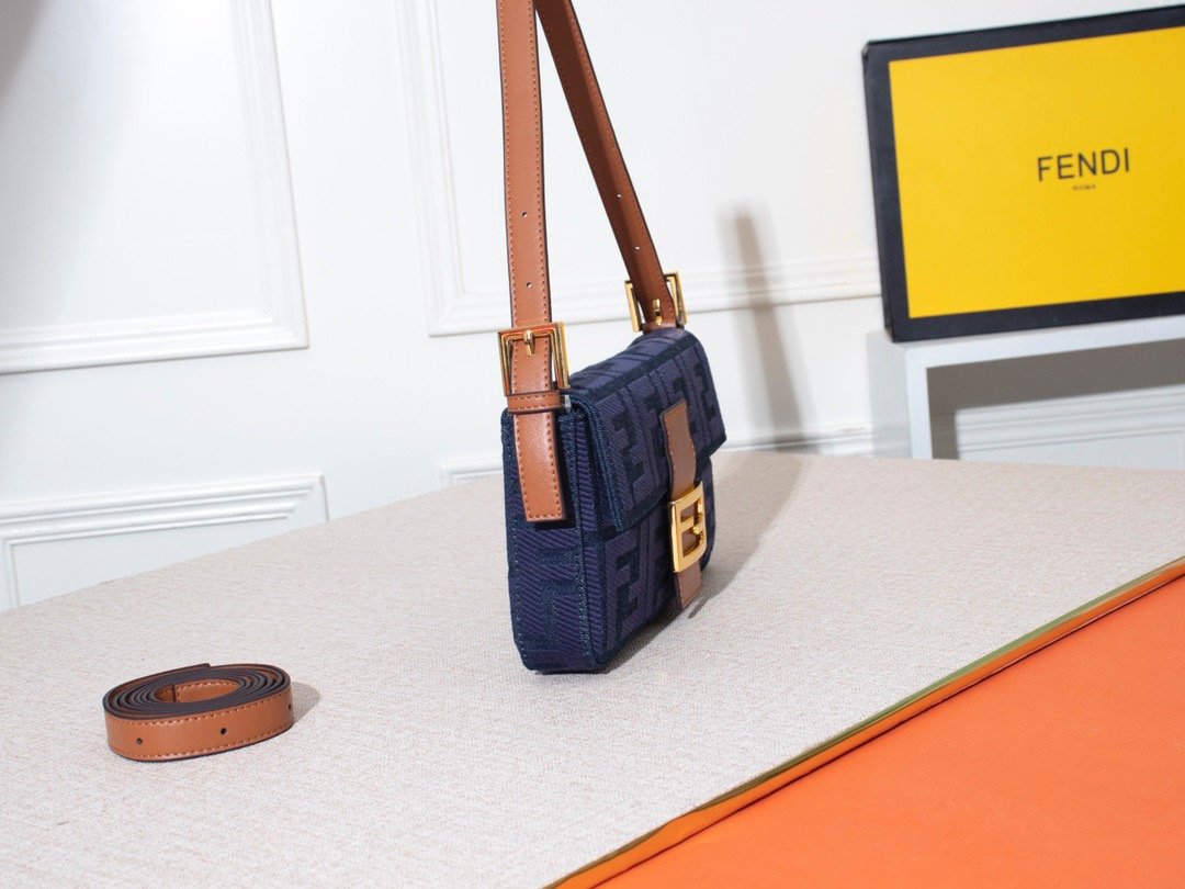 Designer Handbags Fendi 081