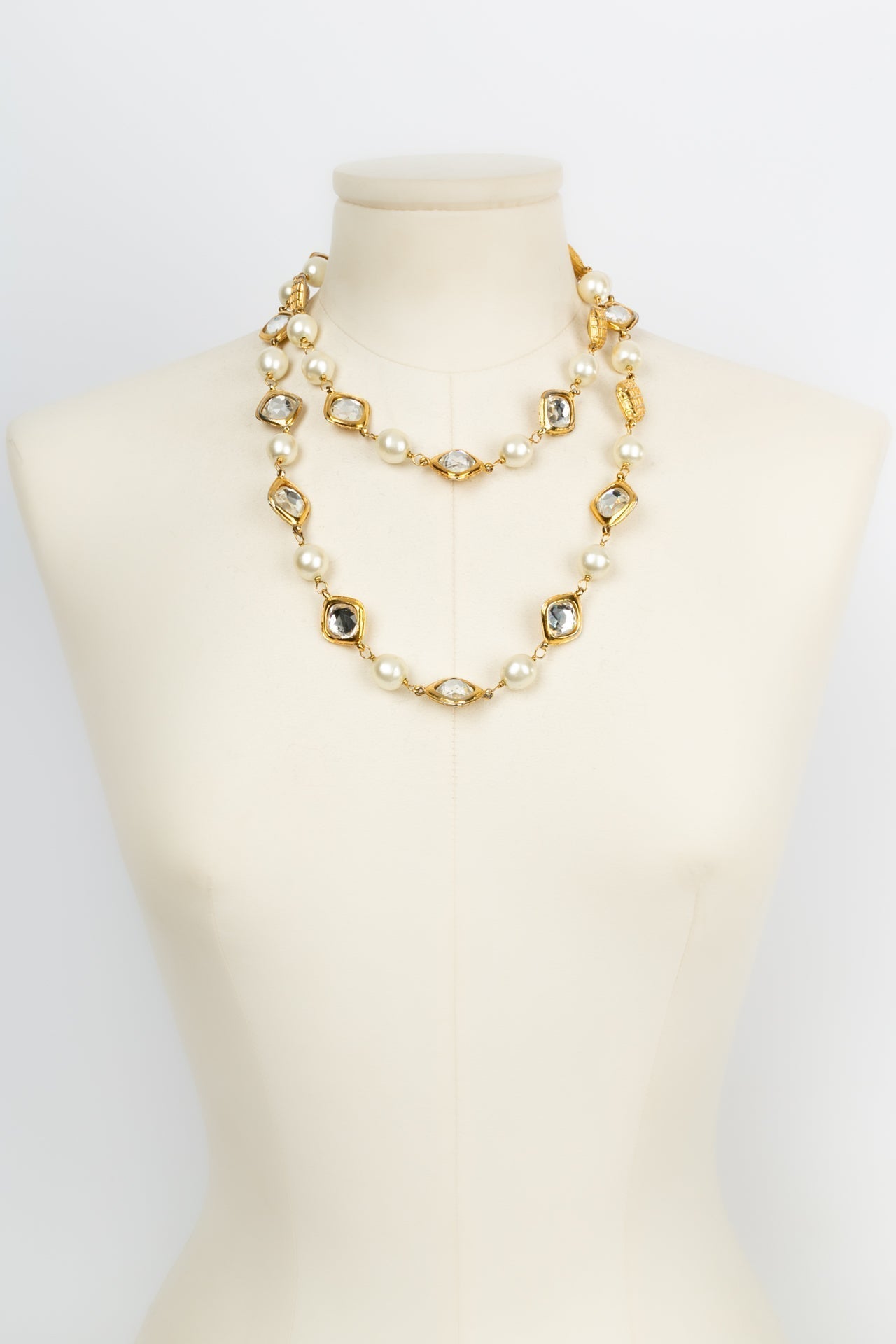 Parure perl��e et strass��e Chanel
