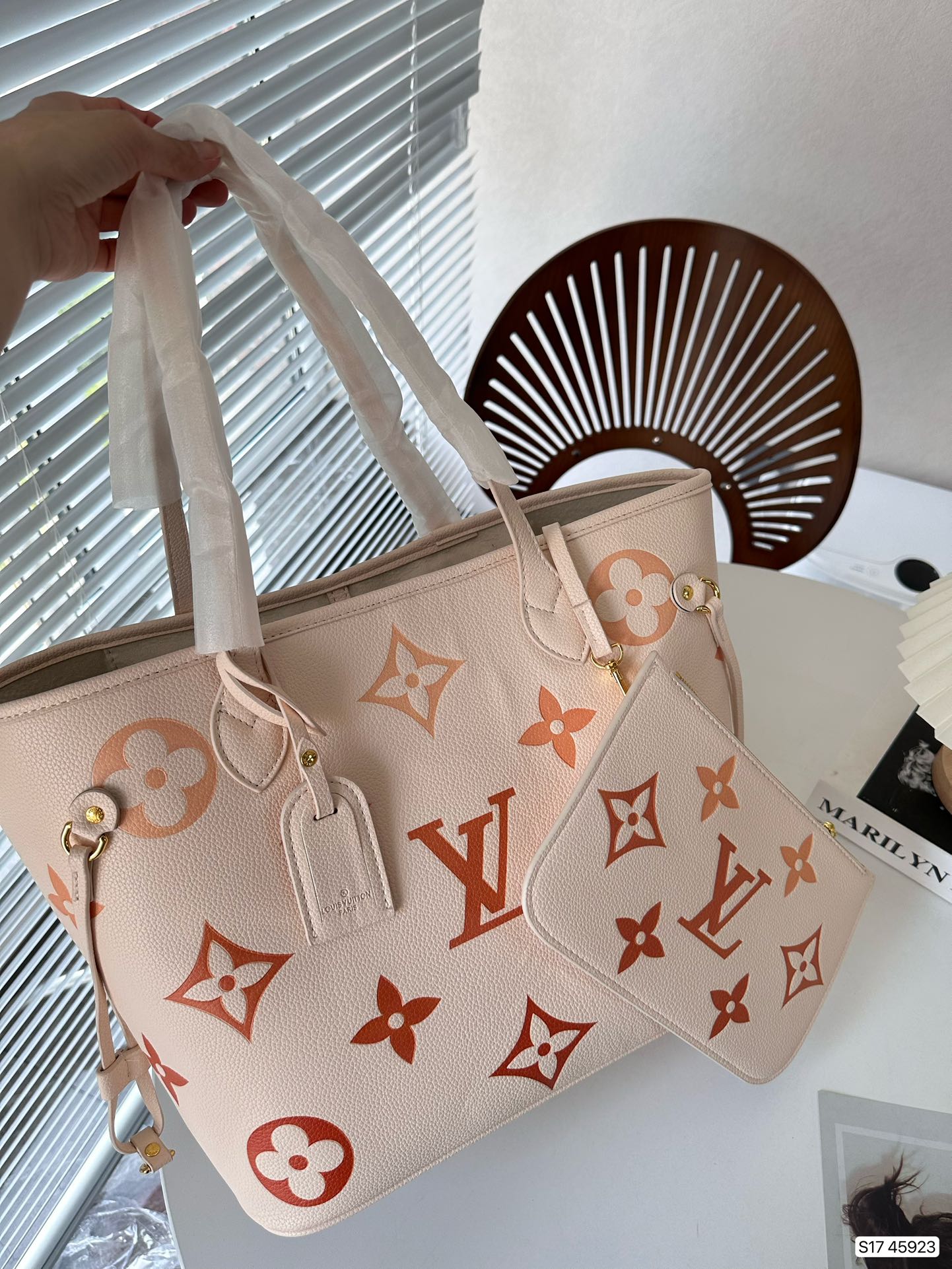 Luxury Bags Louis Vuitton  843