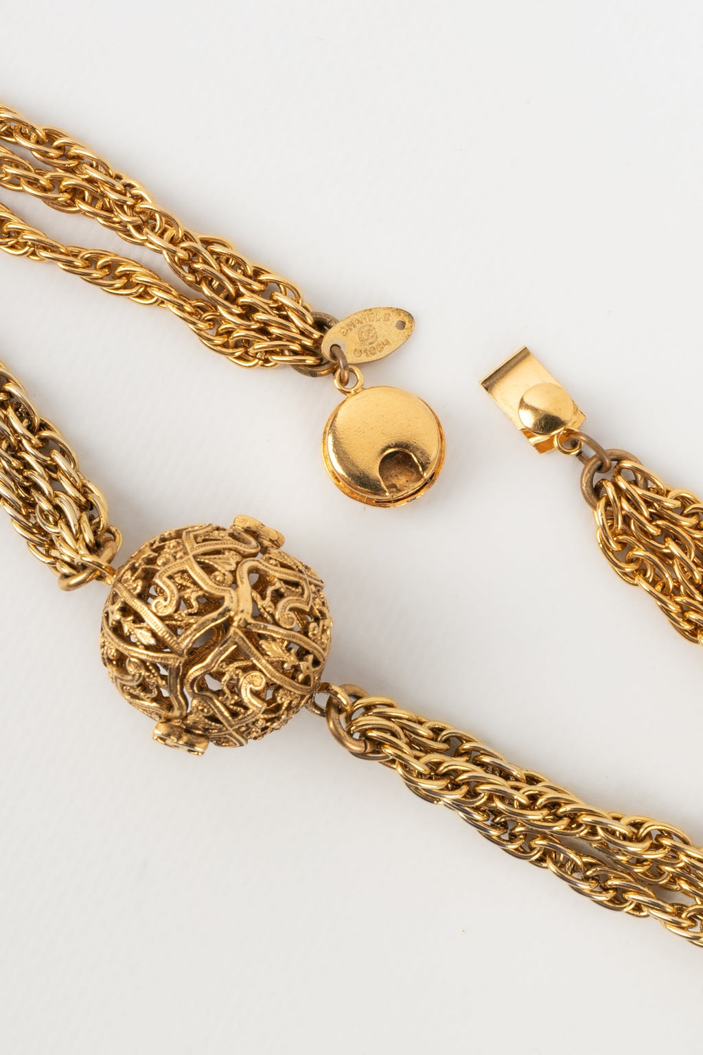 Collier dor�� Chanel 1984