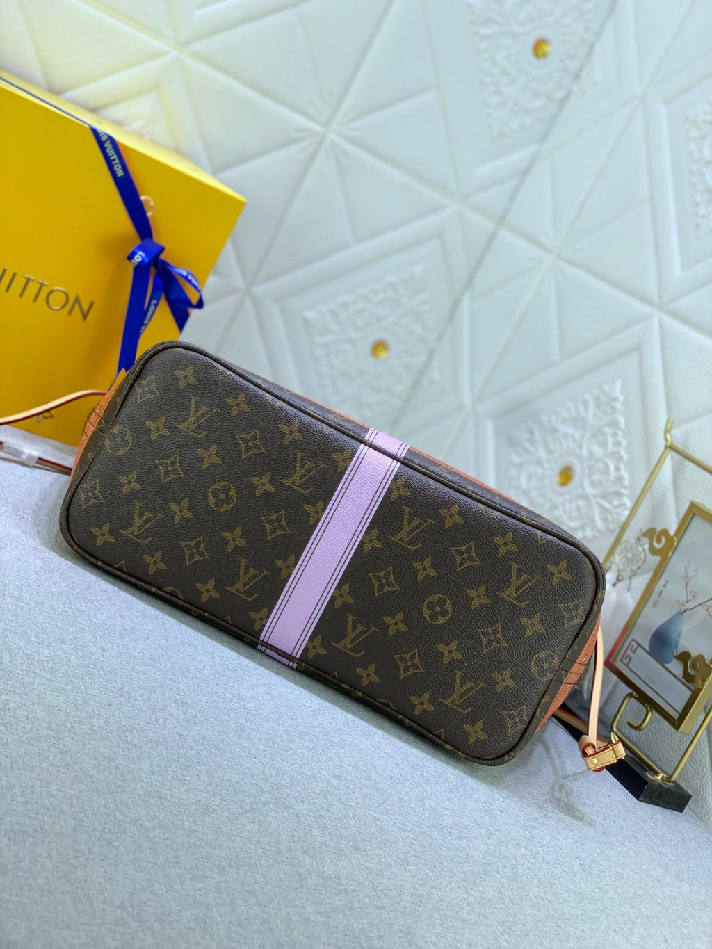 Luxury Bags Louis Vuitton  811