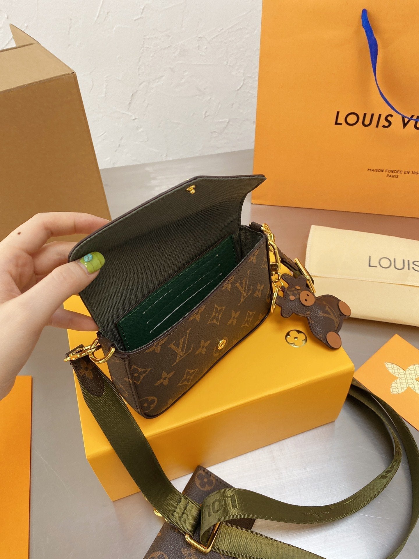 Designer Handbags louis vuitton 066