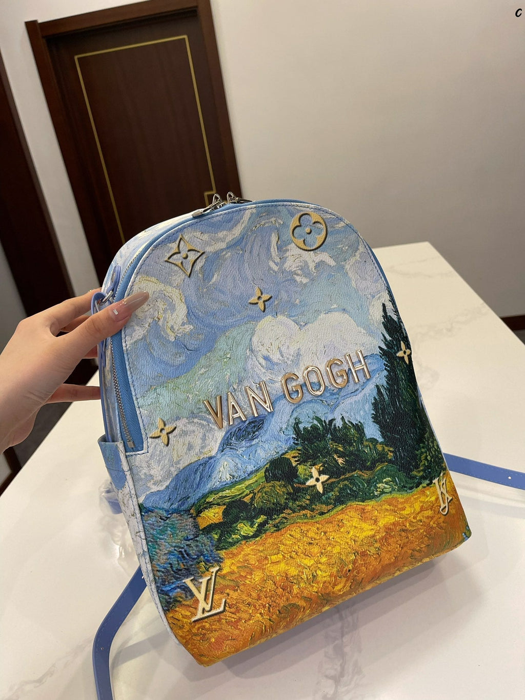 Luxury Bags Louis Vuitton  826