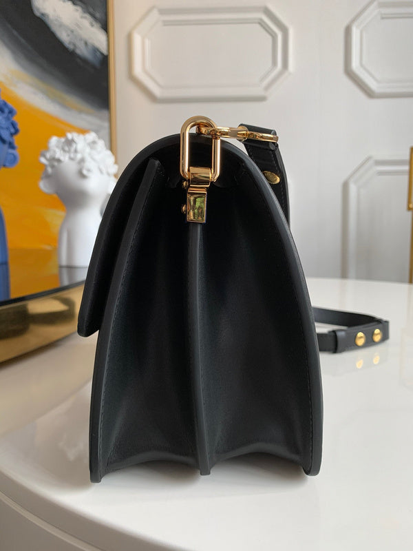 Louis Vuitton Luxury Bags 1826