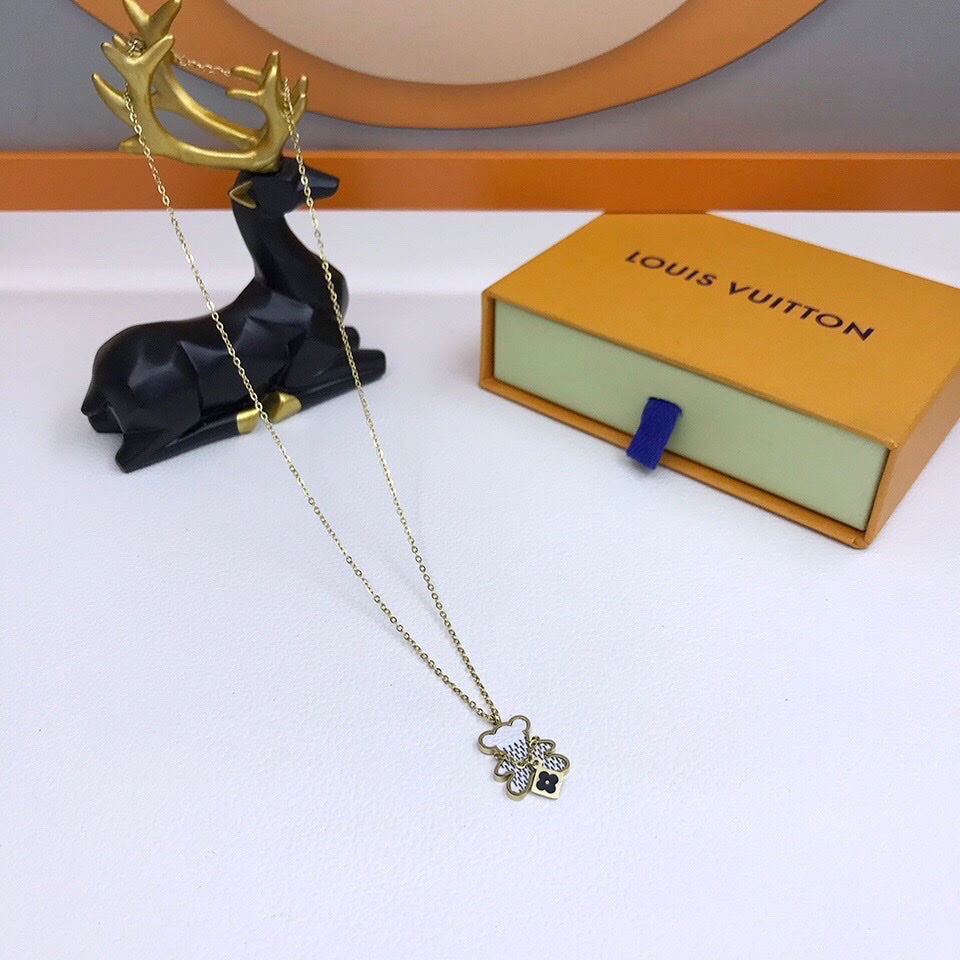 BG - Holiday Necklace louis vuitton009
