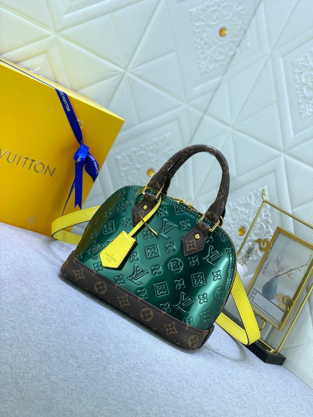 Luxury Bags Louis Vuitton  834