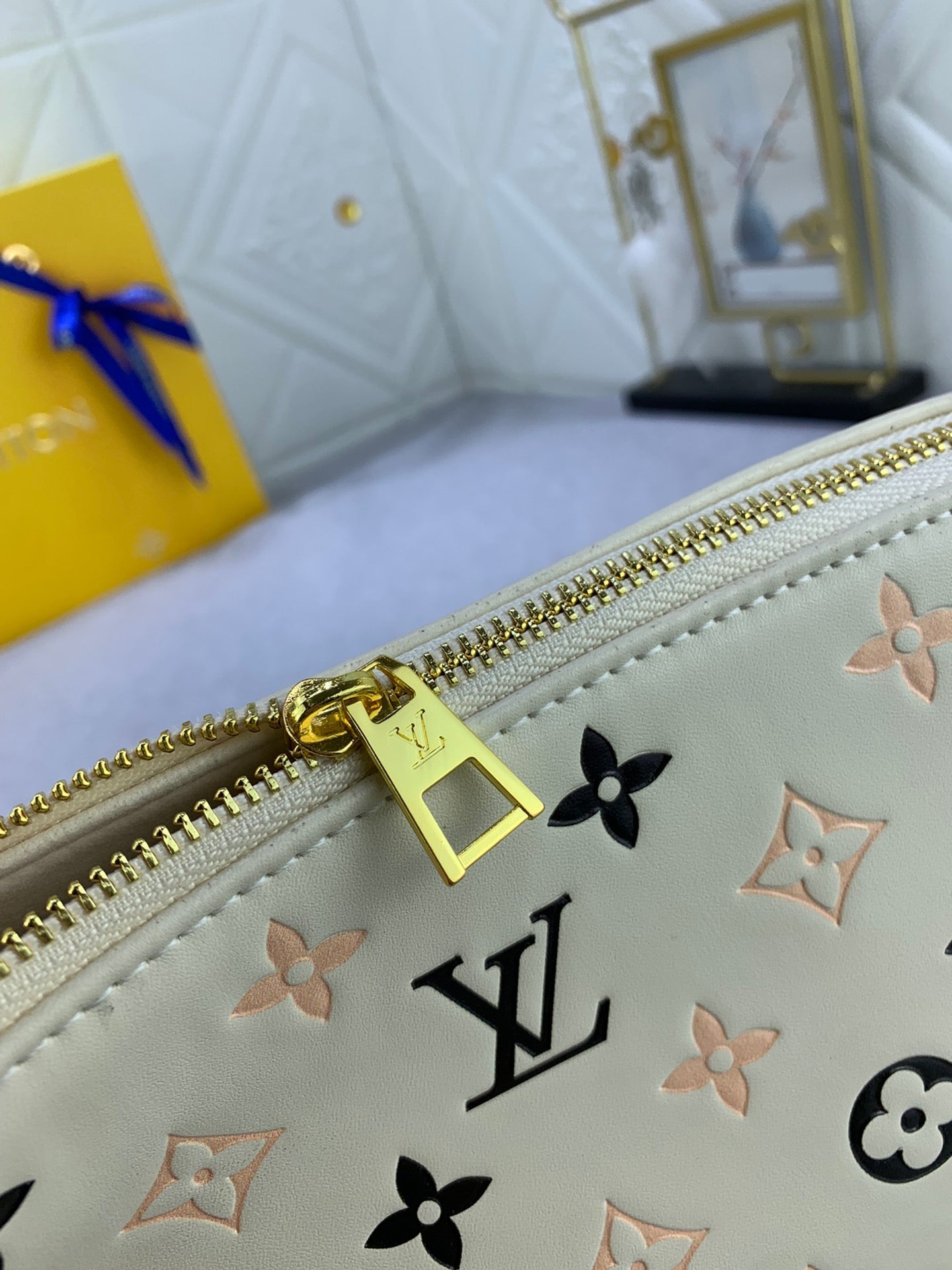 Luxury Bags Louis Vuitton  881