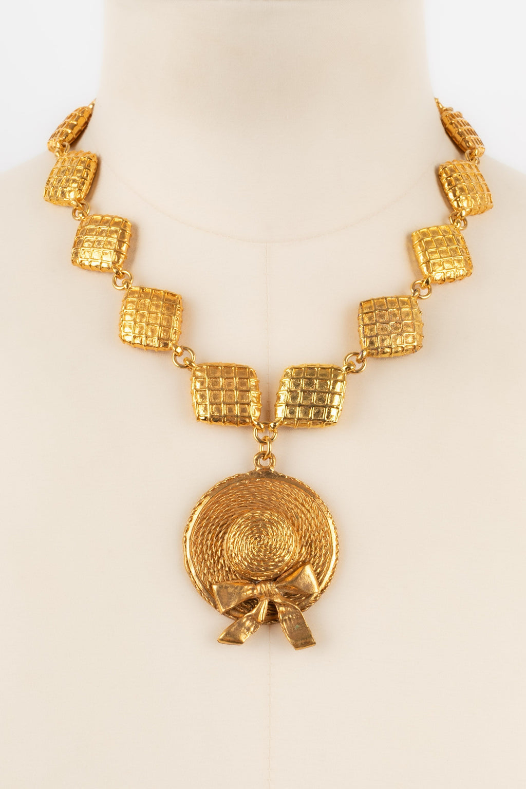 Collier matelass�� Chanel 1990s
