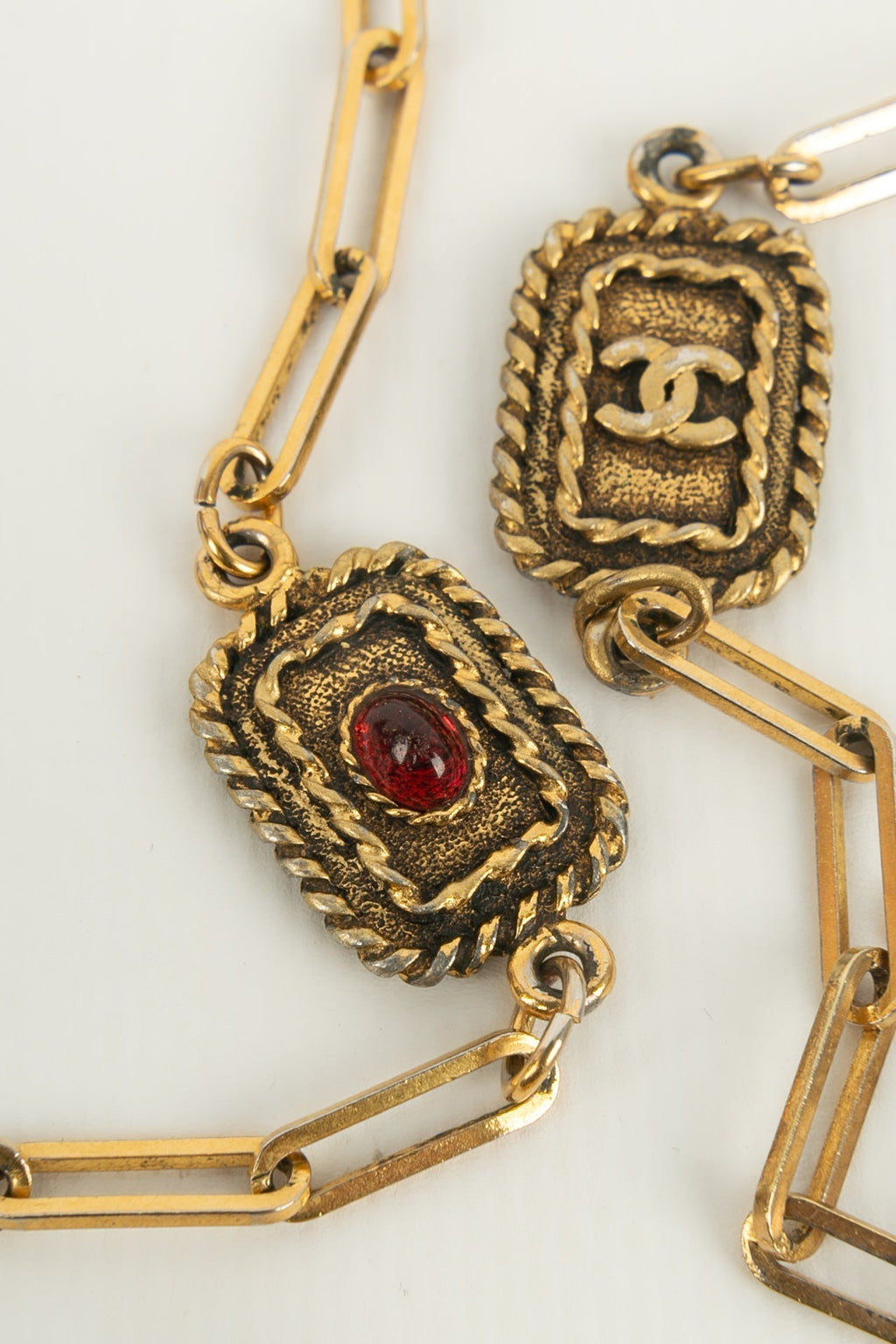 Collier dor�� Chanel 1984
