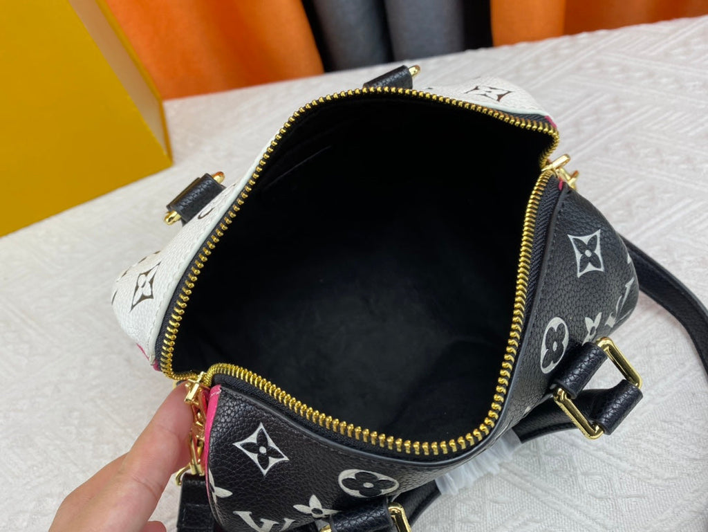 Luxury Bags Louis Vuitton  779