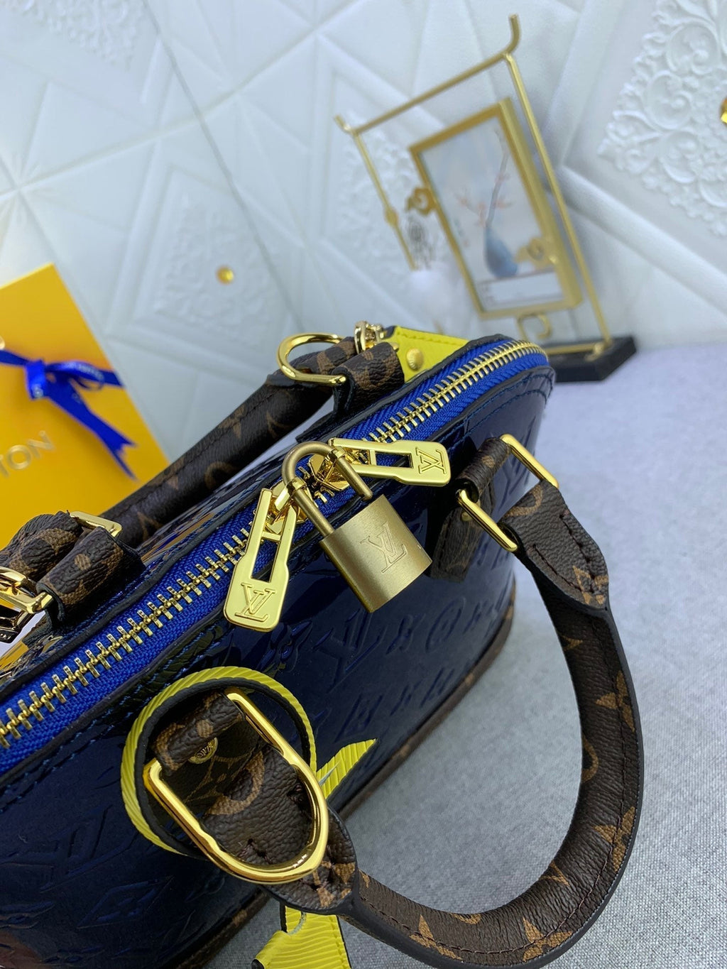 Luxury Bags Louis Vuitton  835