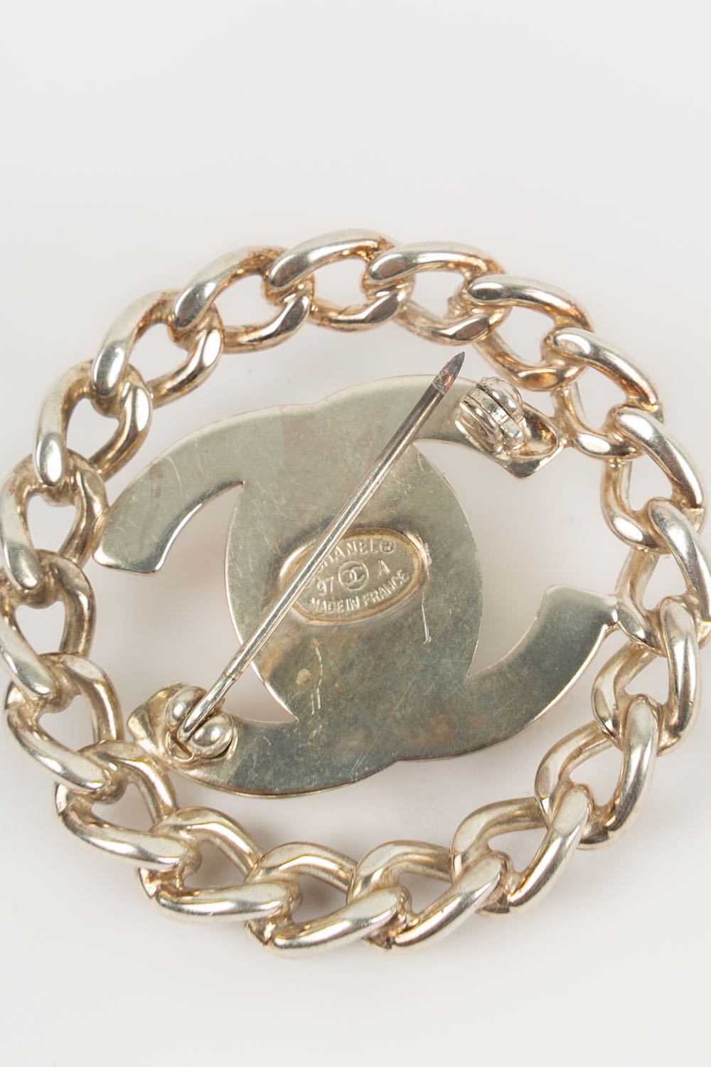Broche tourniquet Chanel 1997