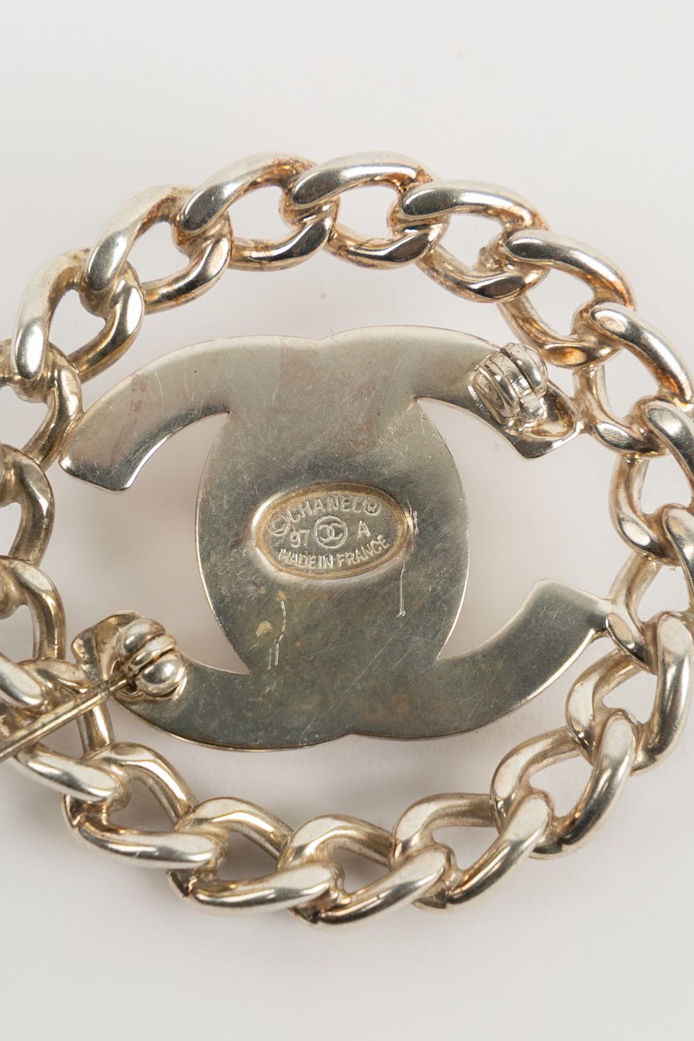 Broche tourniquet Chanel 1997