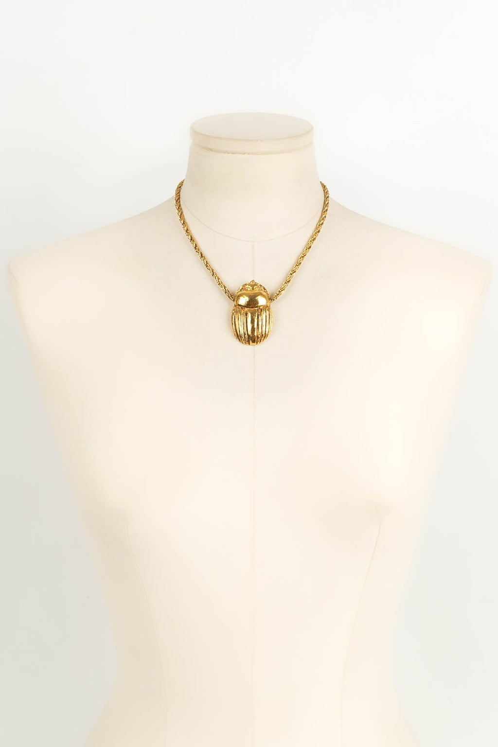 Collier "Scarab��e" Chanel