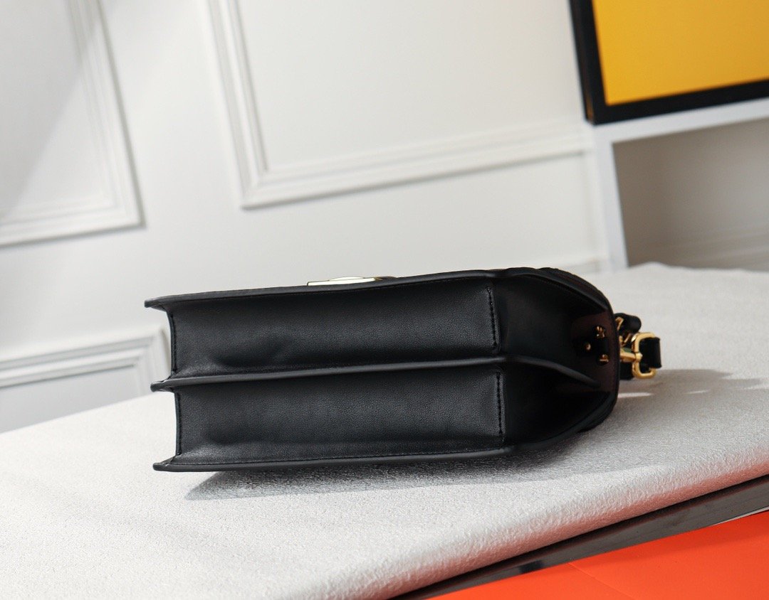 Designer Handbags Fendi 072