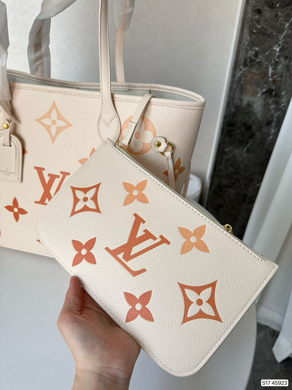 Luxury Bags Louis Vuitton  843