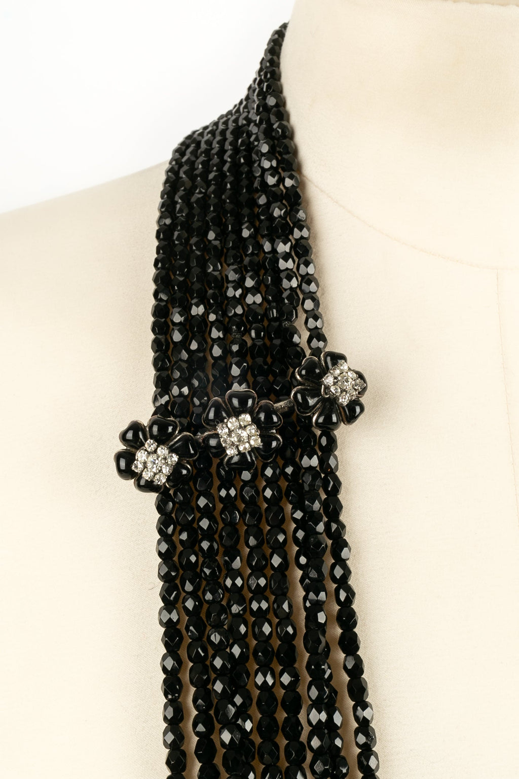 Collier cam��lias Chanel