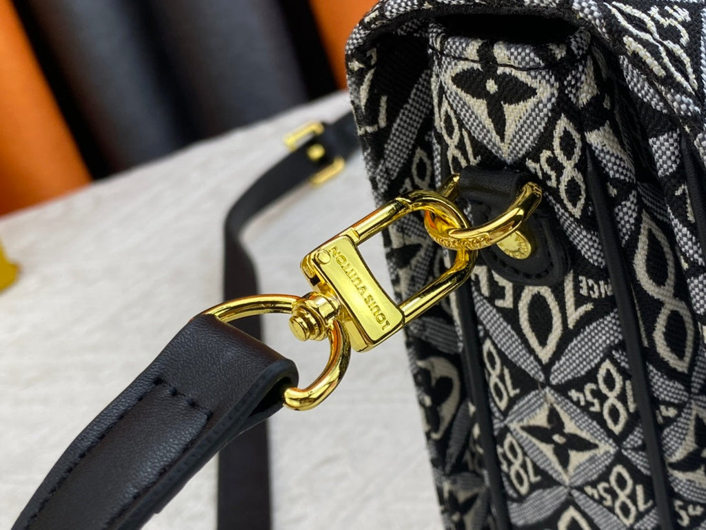 Luxury Bags Louis Vuitton  800
