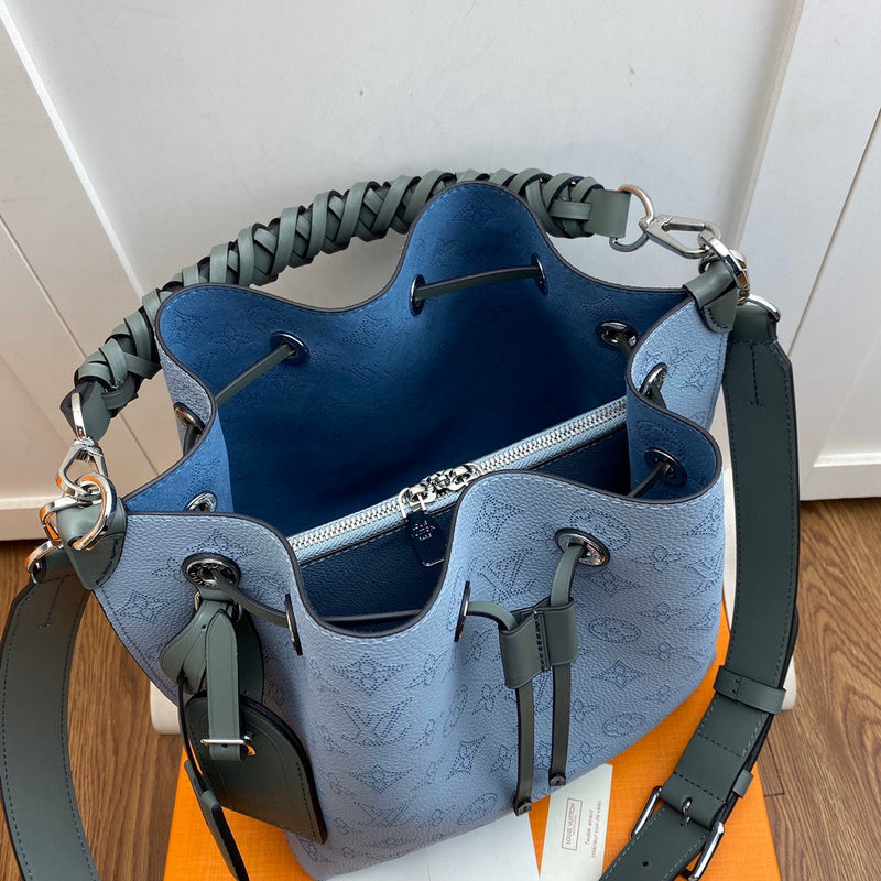 Louis Vuitton Luxury Bags 1822