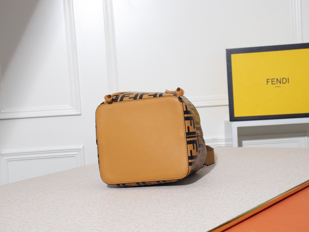 Designer Handbags Fendi 037