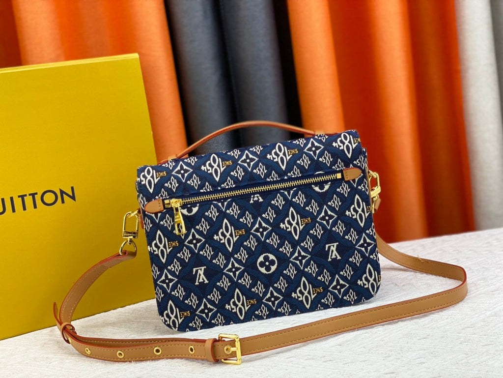 Luxury Bags Louis Vuitton  802