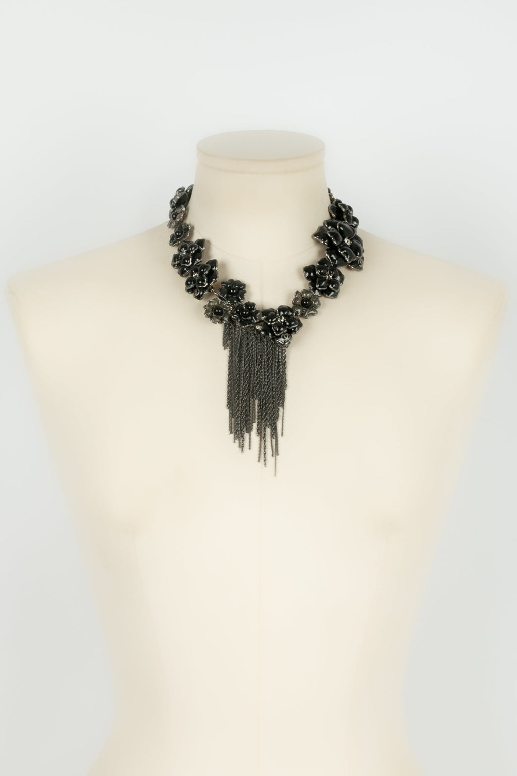 Collier cam��lia Chanel
