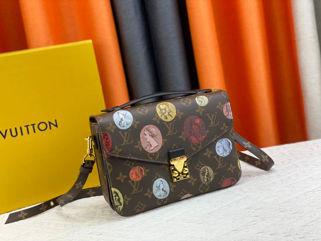 Luxury Bags Louis Vuitton  813