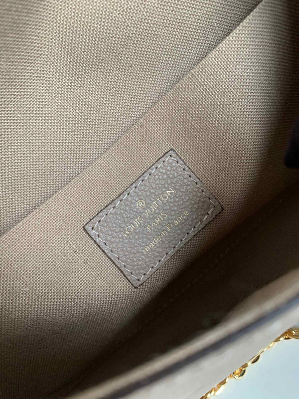 Louis Vuitton Luxury Bags 1819