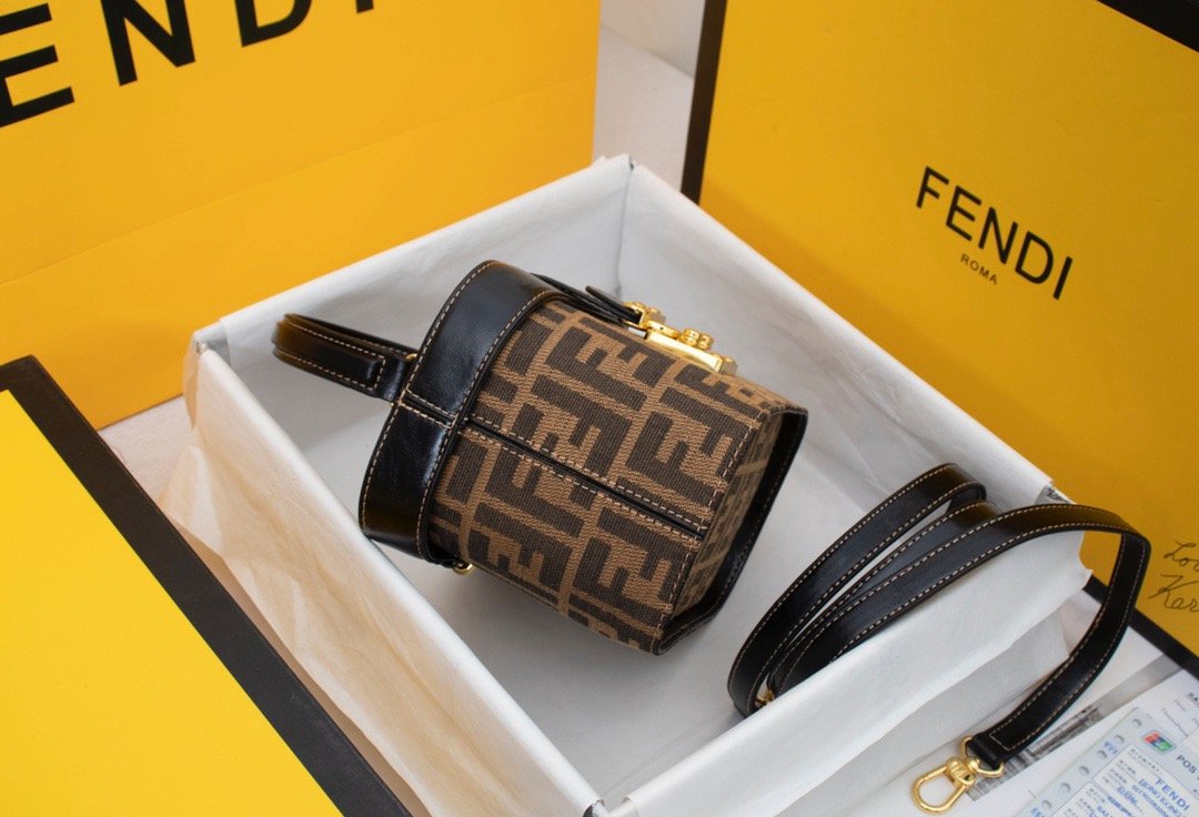 Designer Handbags Fendi 023
