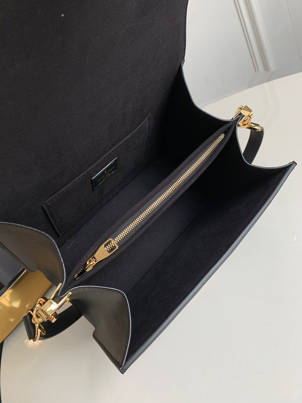 Louis Vuitton Luxury Bags 1826