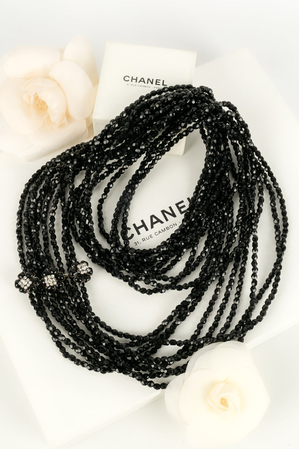 Collier cam��lias Chanel