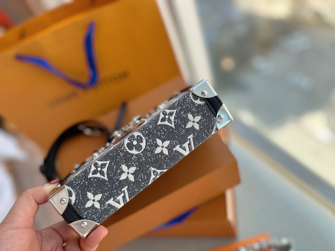 Luxury Bags Louis Vuitton  726