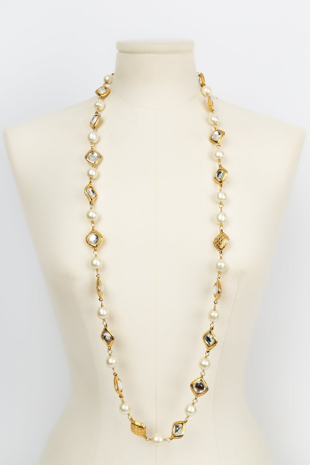 Parure perl��e et strass��e Chanel