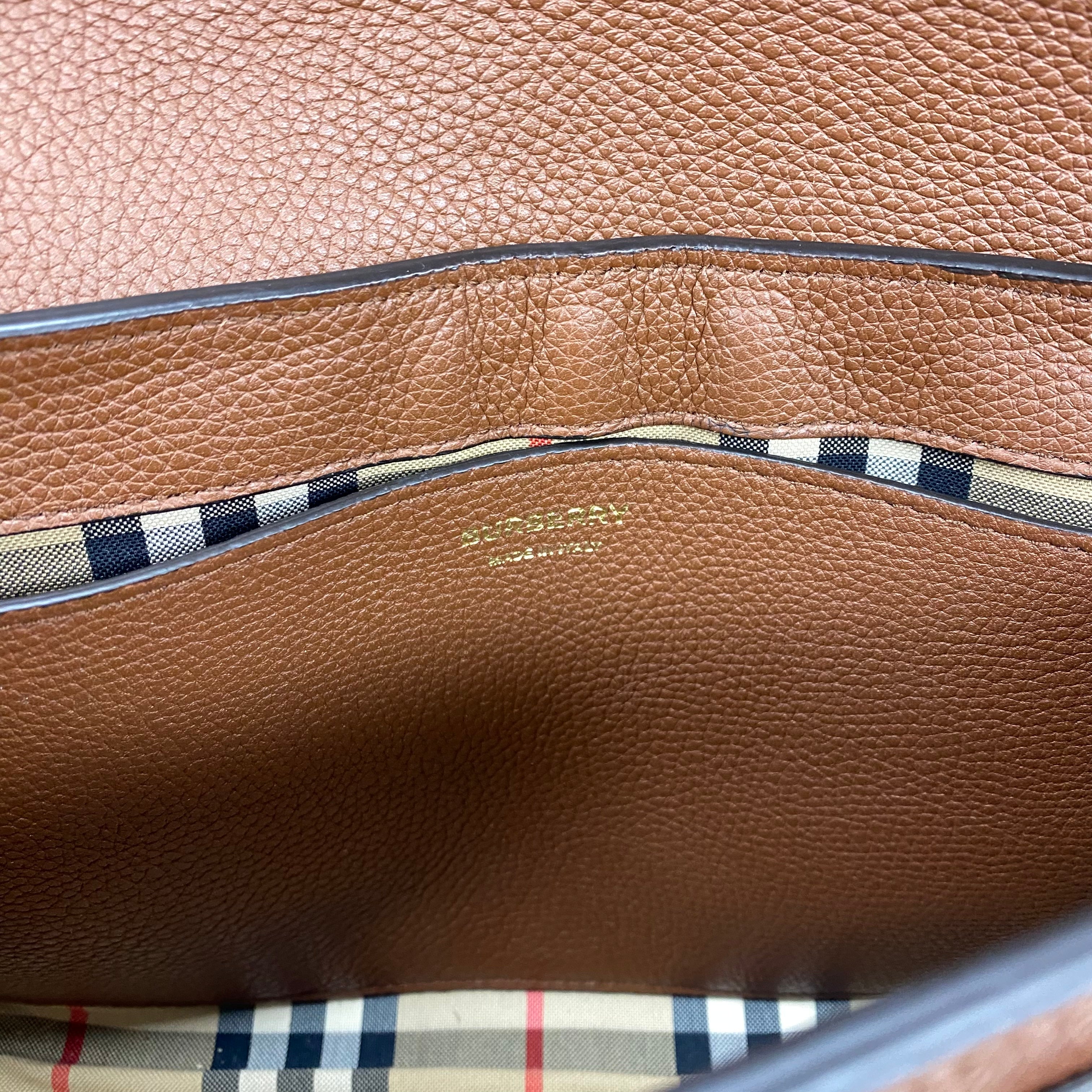 Crossbody Luxury Designer By Burberry  Size: Medium