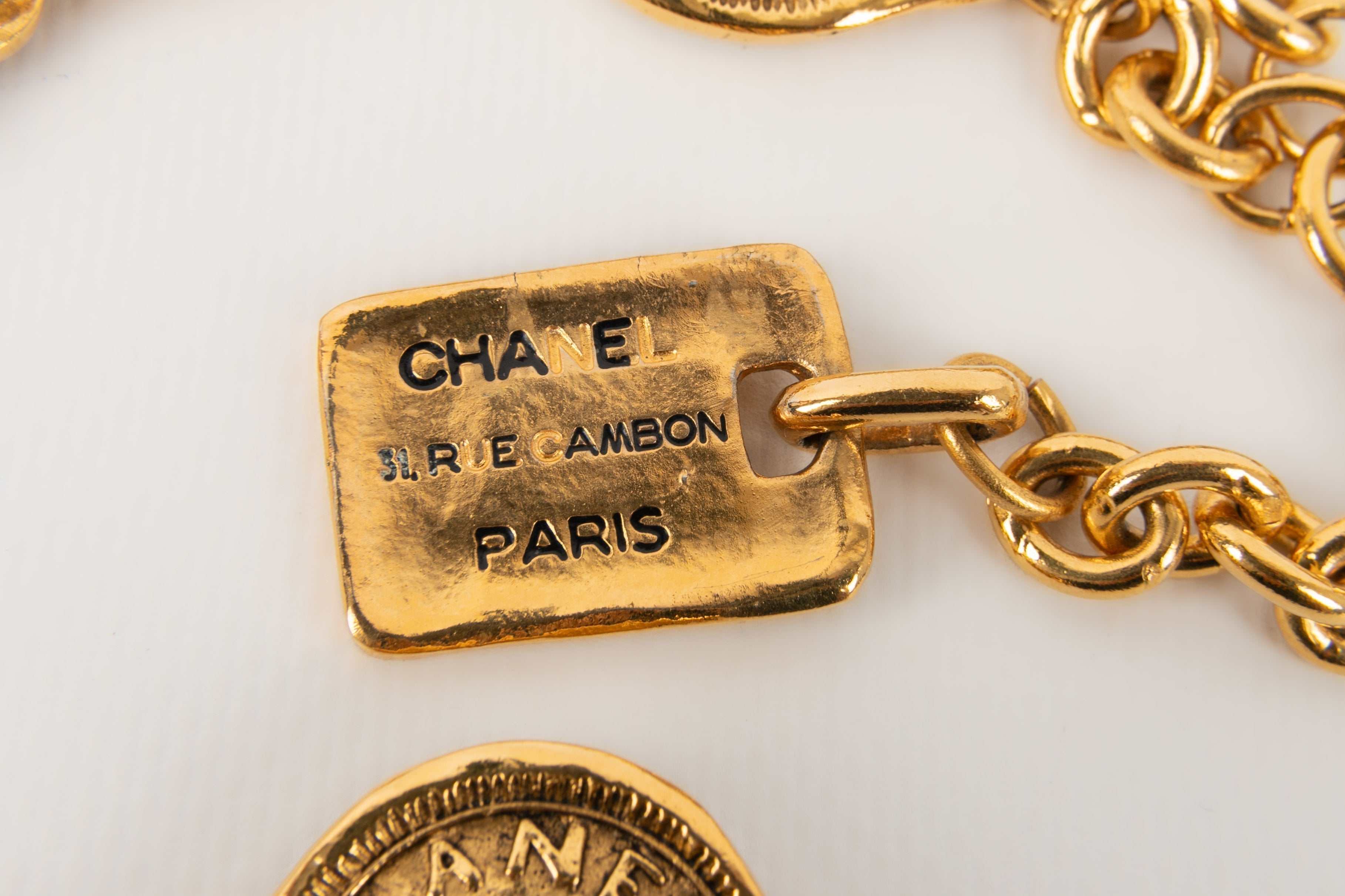 Collier court en m��tal dor�� Chanel