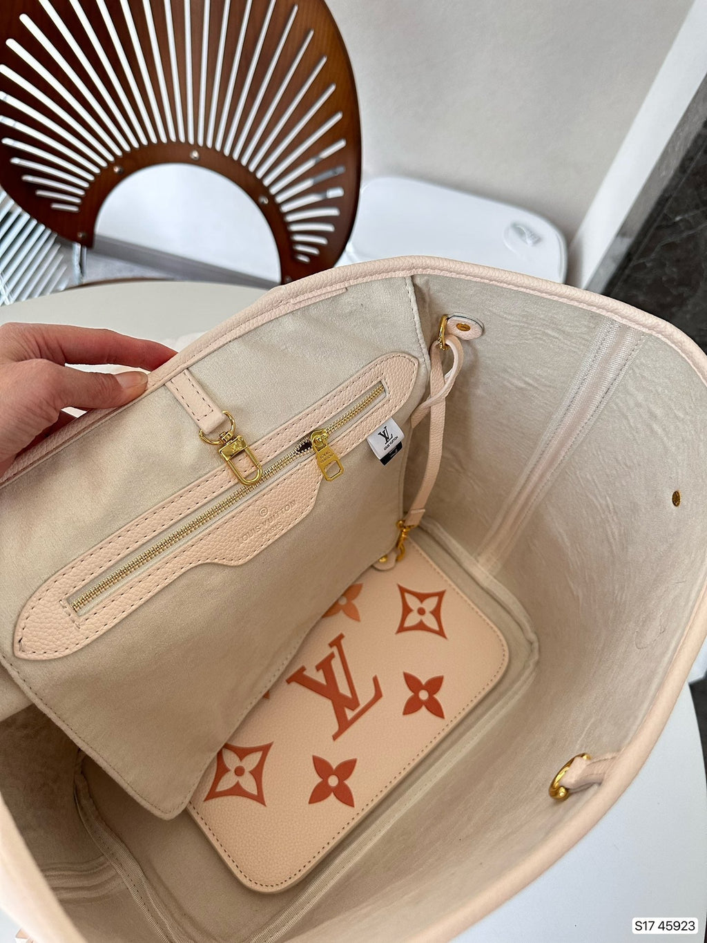 Luxury Bags Louis Vuitton  843