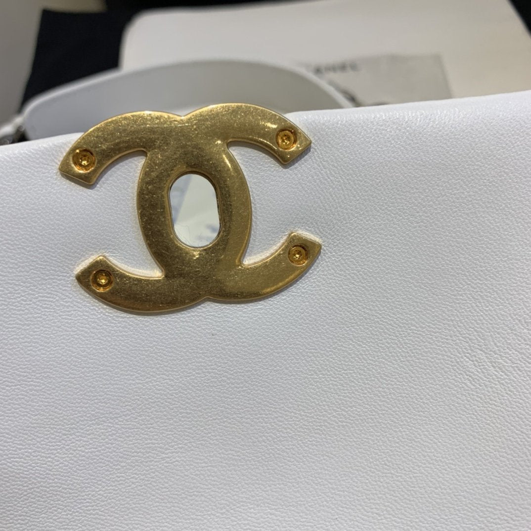 CHANEL 19 Flap Bag