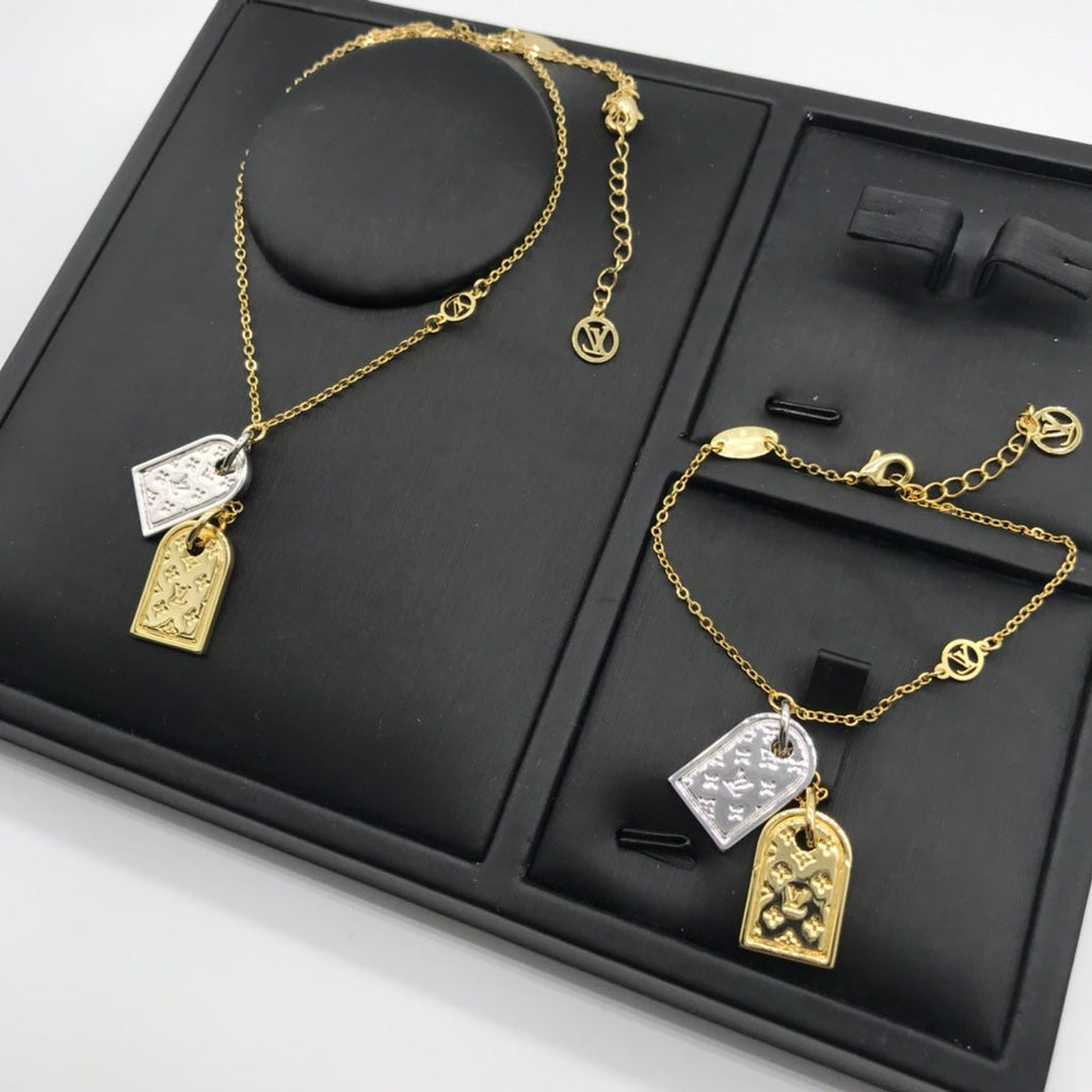 BG - Holiday Necklace louis vuitton029