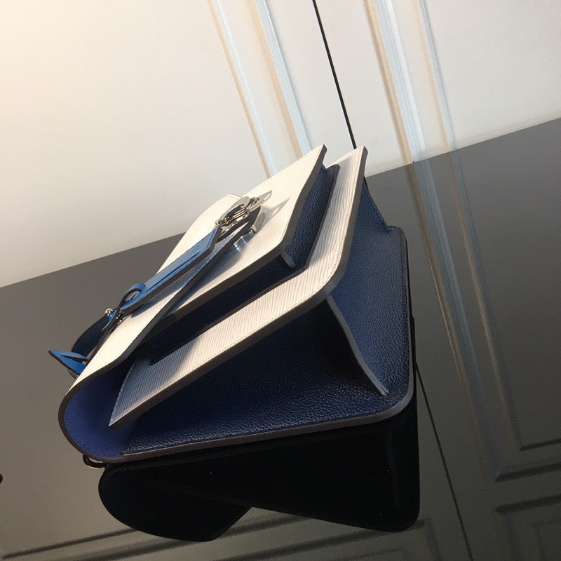 Louis Vuitton Luxury Bags 1832