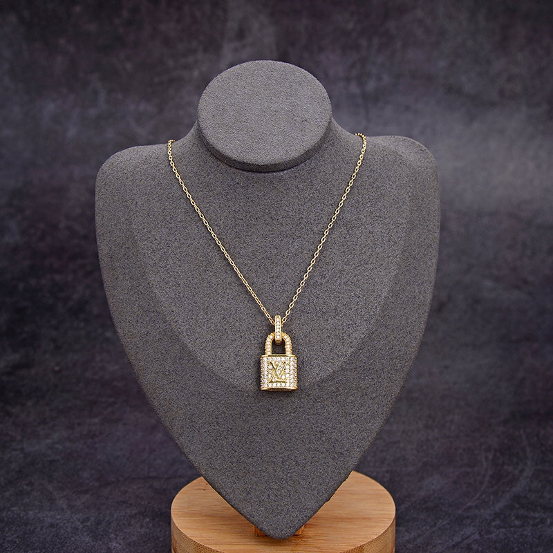 BG - Holiday Necklace louis vuitton025