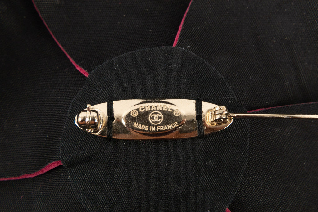 Broche camélia en cuir Chanel