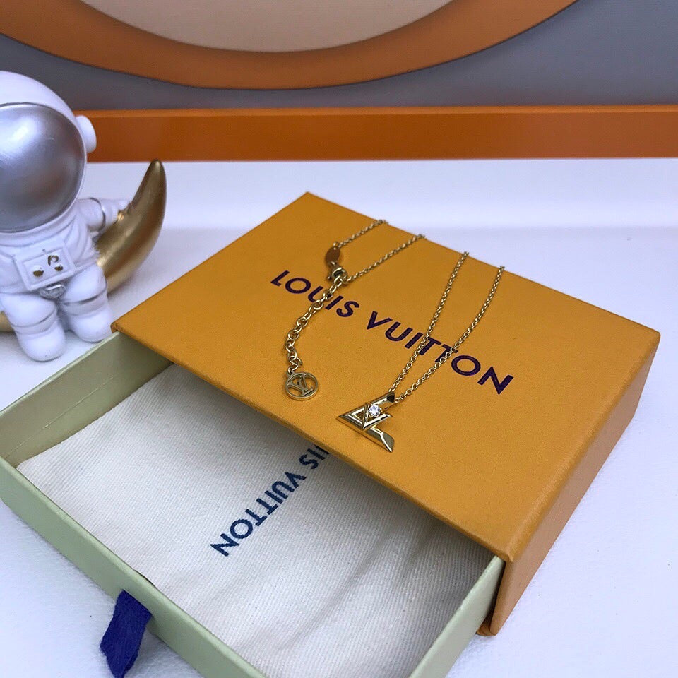 BG - Holiday Necklace louis vuitton015