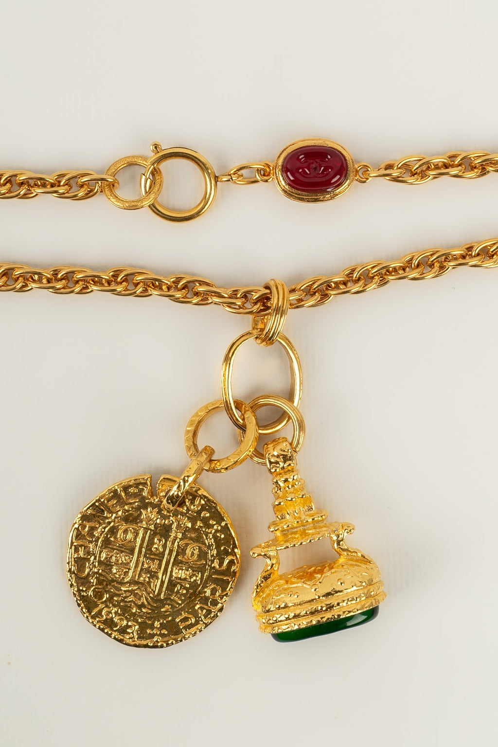 Collier sceau Chanel 1993