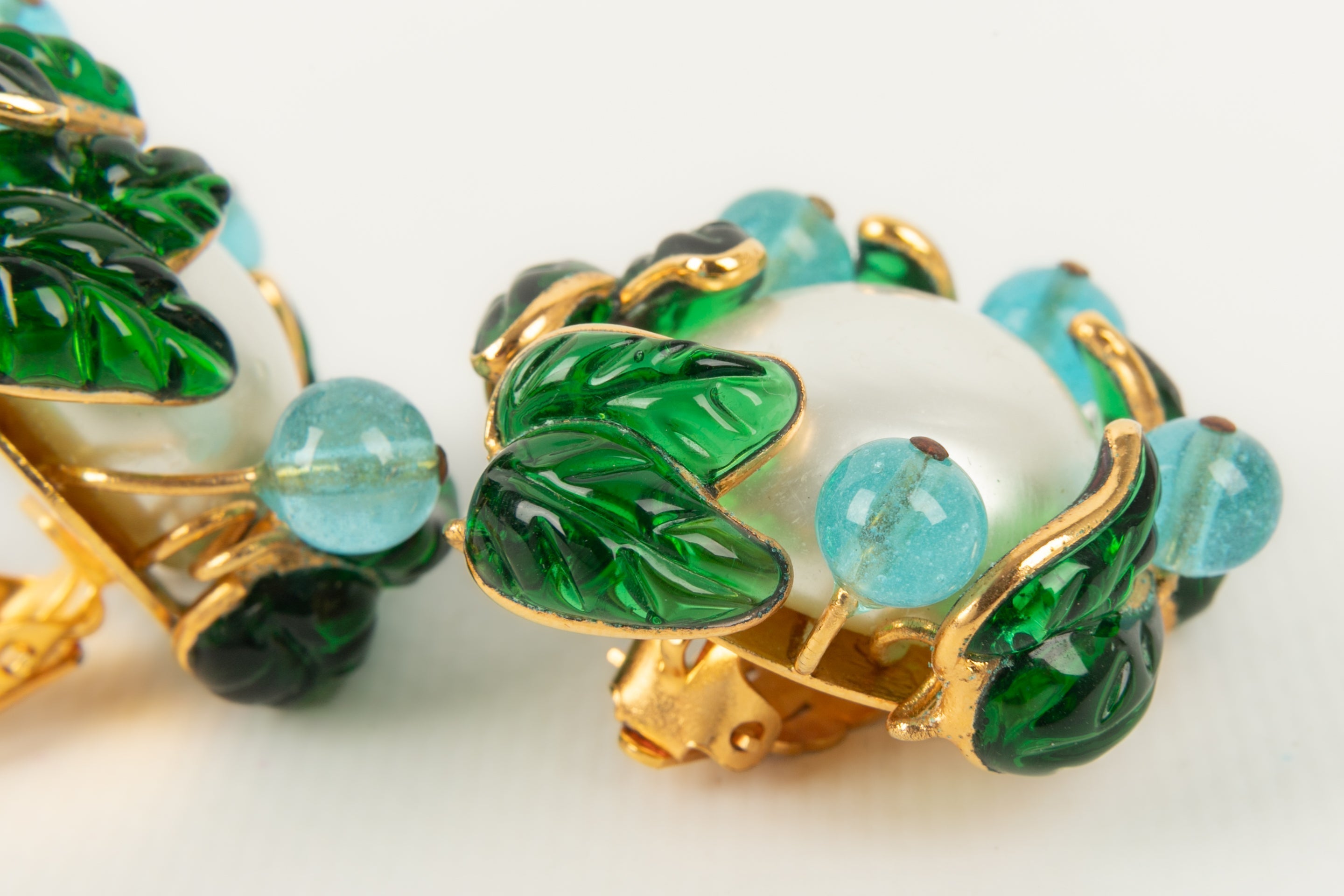 Boucles d'oreilles en pâte de verre Chanel